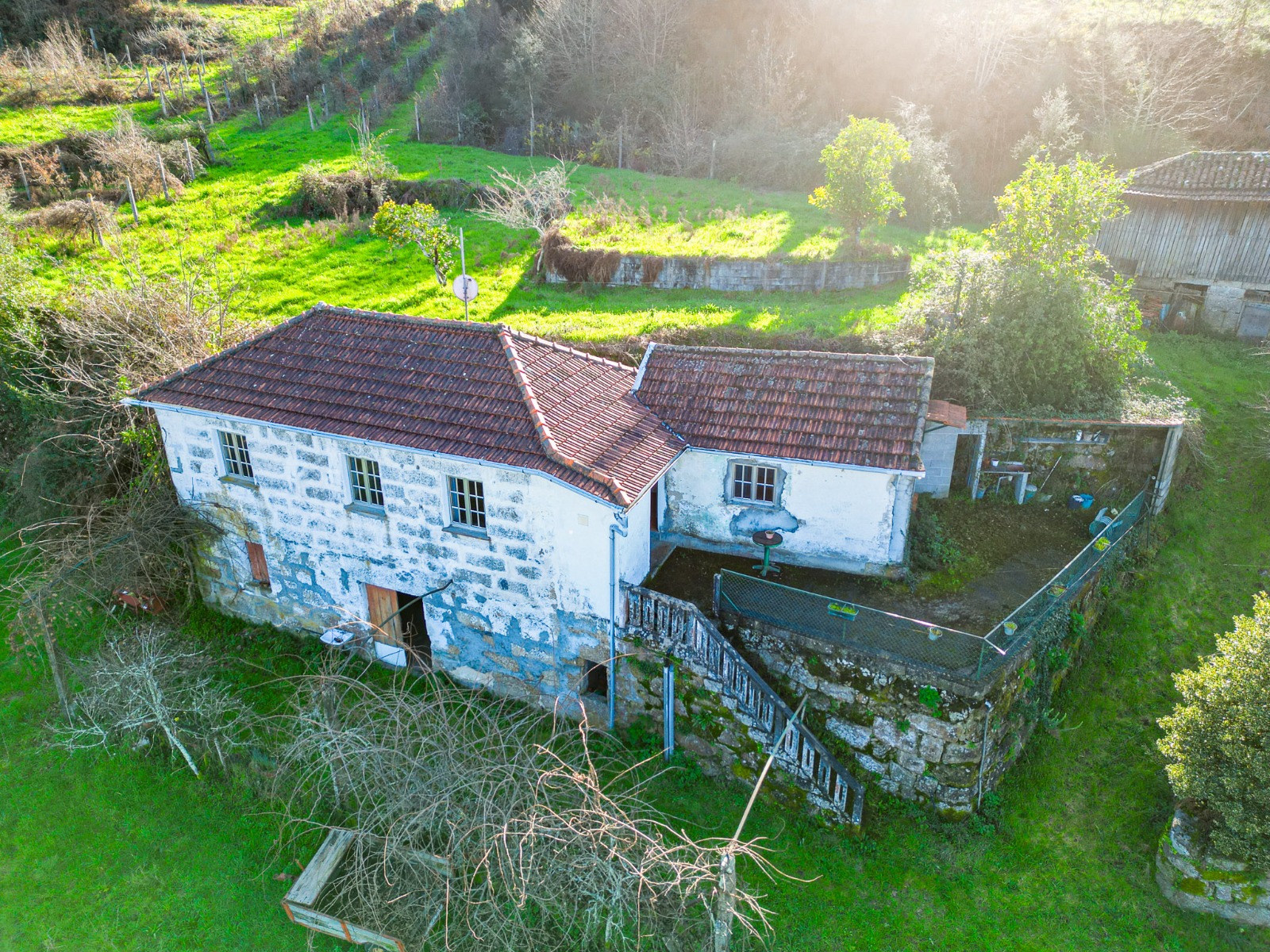 Quinta c/ Moradia T2 + Palheiro, Fornos, Castelo de Paiva — fotografia 1